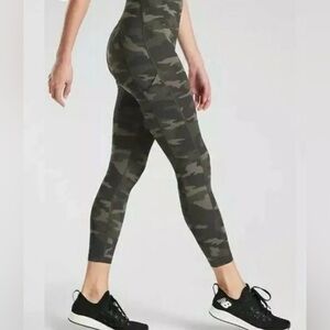Athleta Women’s Ultimate 7/8 Tight Leggings Camo Green Size XS # 531773